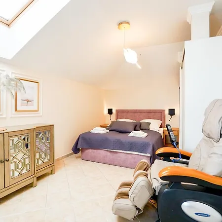 Apartment Mercedes With Private Sauna By Baltic