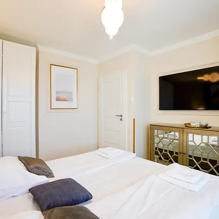 Apartment Mercedes With Private Sauna By Baltic