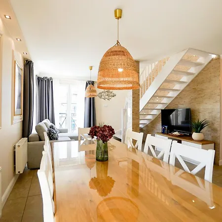 Mercedes With Private Sauna By Baltic Apartment Swinoujscie