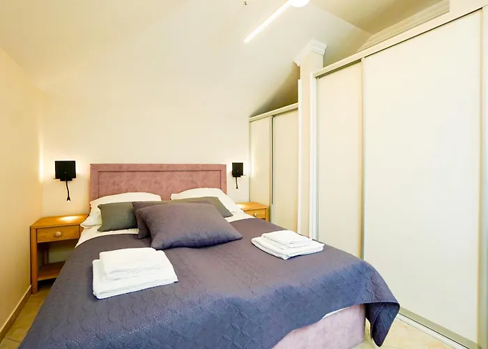 Mercedes With Private Sauna By Baltic Apartment *